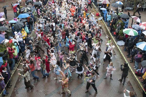 Three hundred forty people at Redmond Town Center participated in this year's 'Thriller' dance routine as part of a worldwide attempt to break the record for largest simultaneous dance.