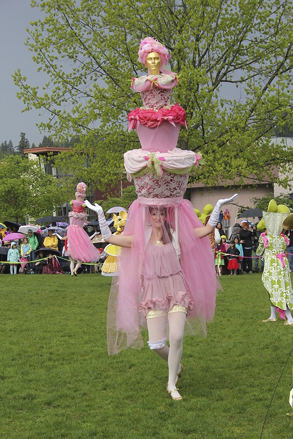 'Cake' performers participate in Redmond's first-ever Community Cake Picnic